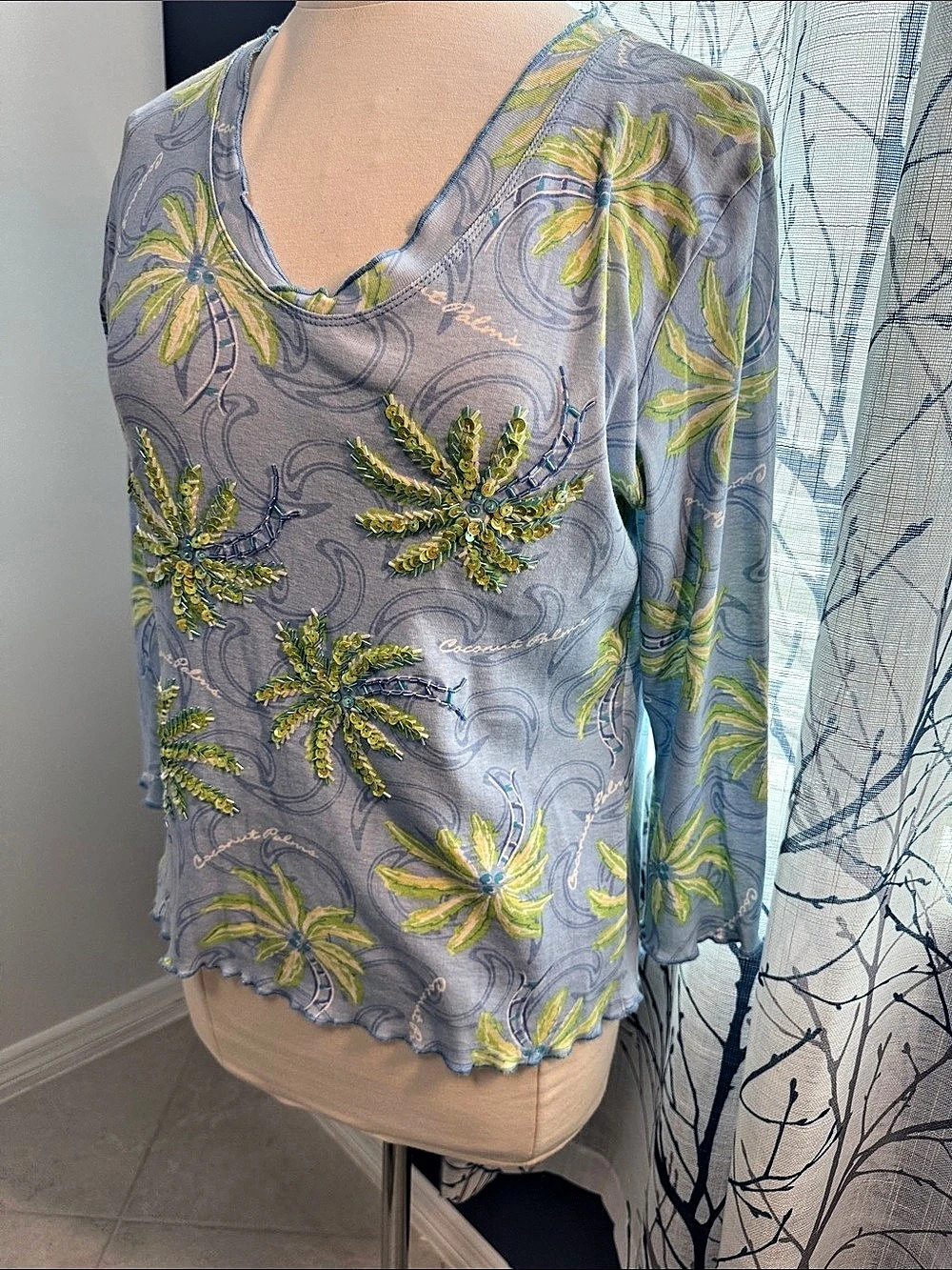 Lulu-B Floral Embroidered Long Sleeve Top in Blue Size Medium